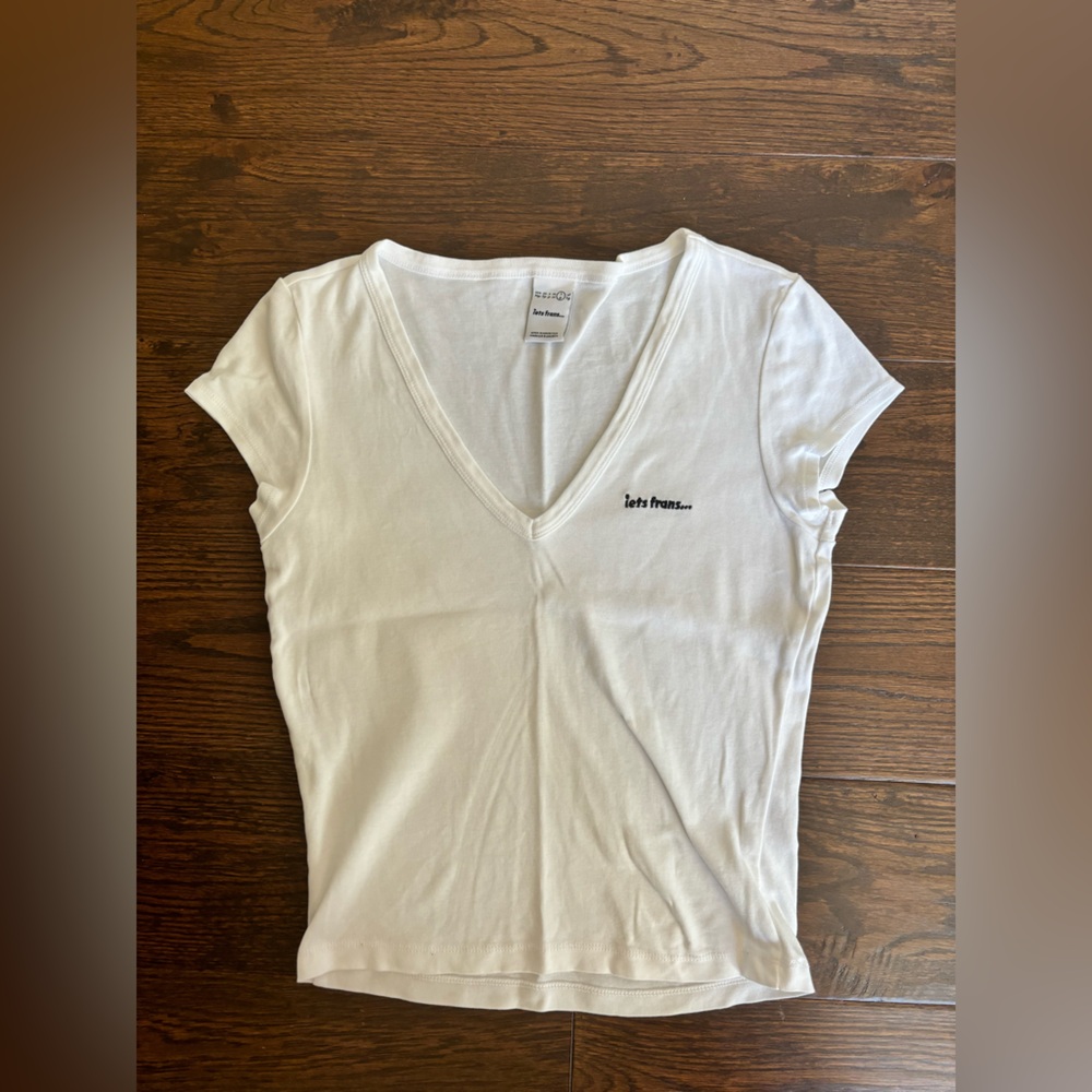Urban Outfitters iets frans V-Neck Baby Tee Women’s Size Large - Picture 6 of 9